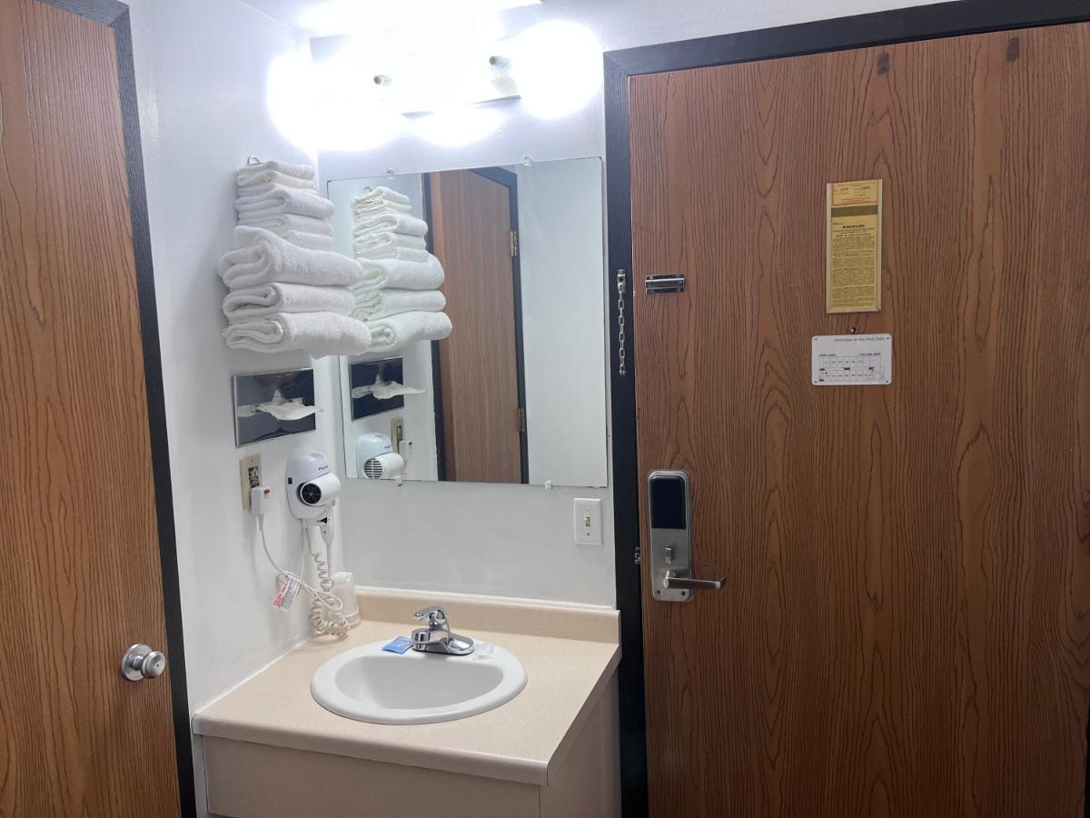Amerivu Inn Park Falls エクステリア 写真
